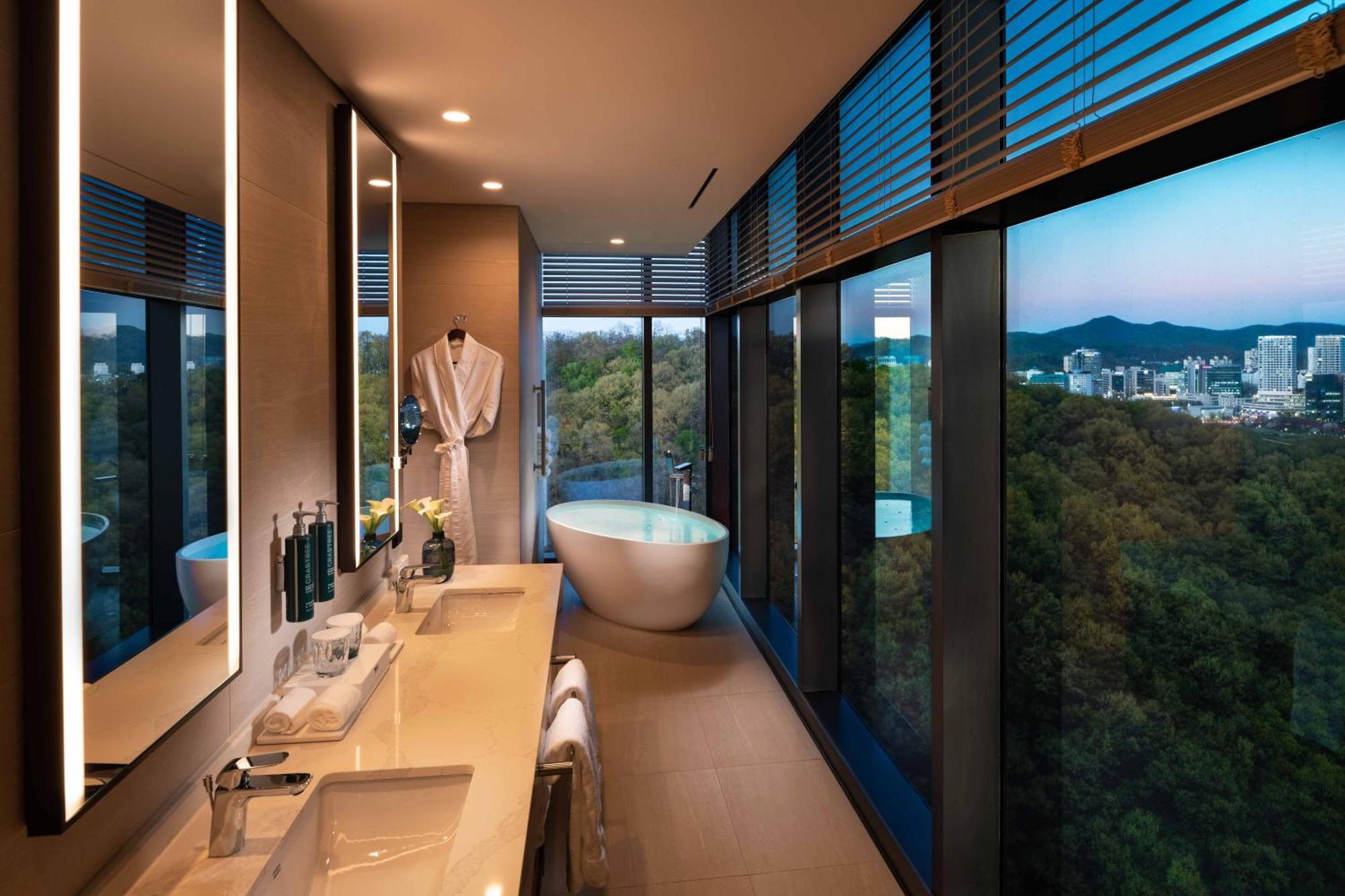 Doubletree By Hilton Seoul Pangyo Hotel Seongnam Bagian luar foto