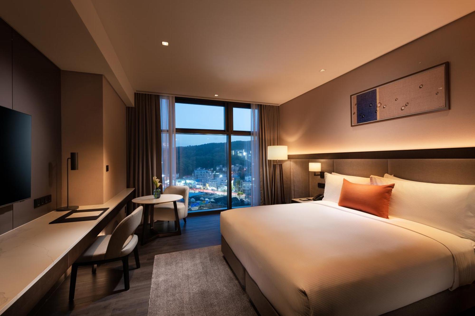 Doubletree By Hilton Seoul Pangyo Hotel Seongnam Bagian luar foto