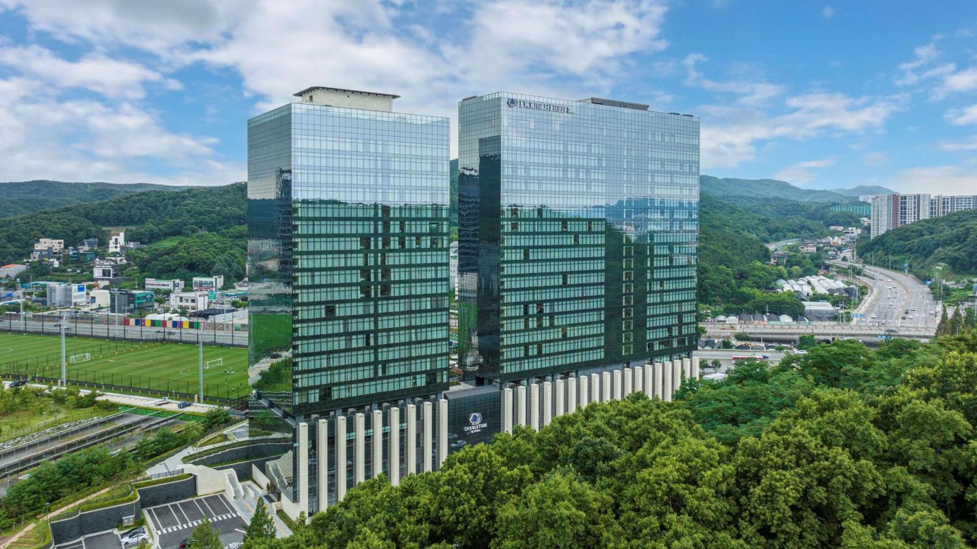 Doubletree By Hilton Seoul Pangyo Hotel Seongnam Bagian luar foto